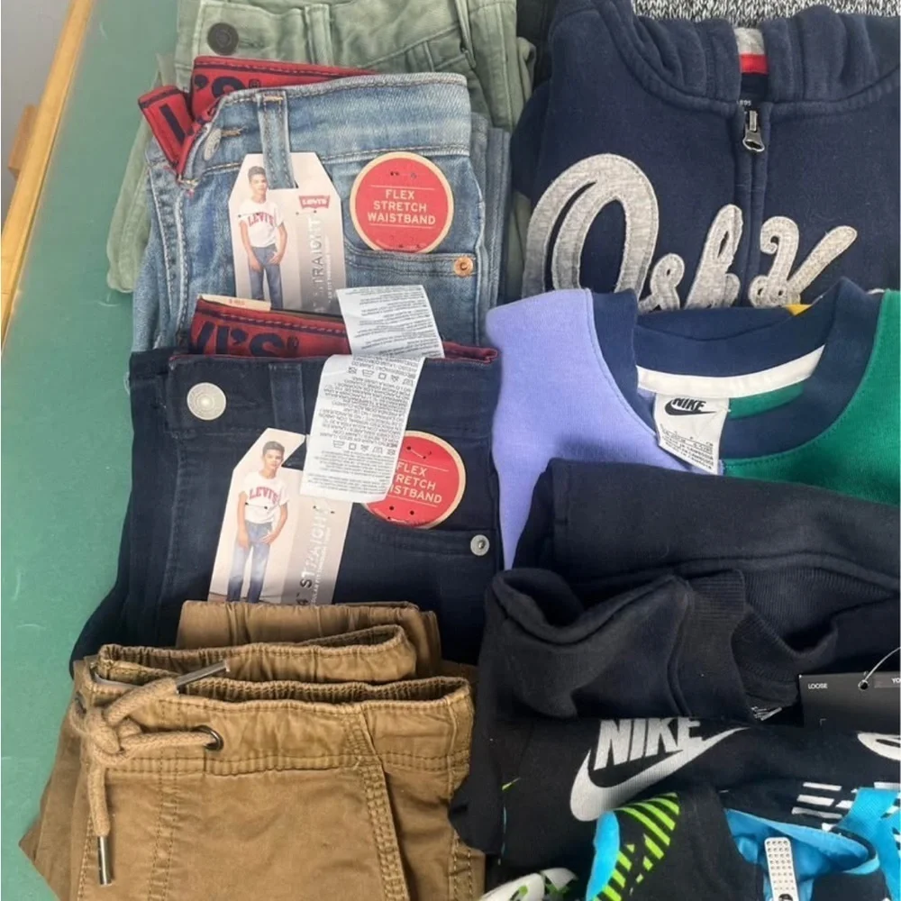 20 piece boys winter bundle size 5/6 mixed brands Nike Oshkosh Levi Gymboree